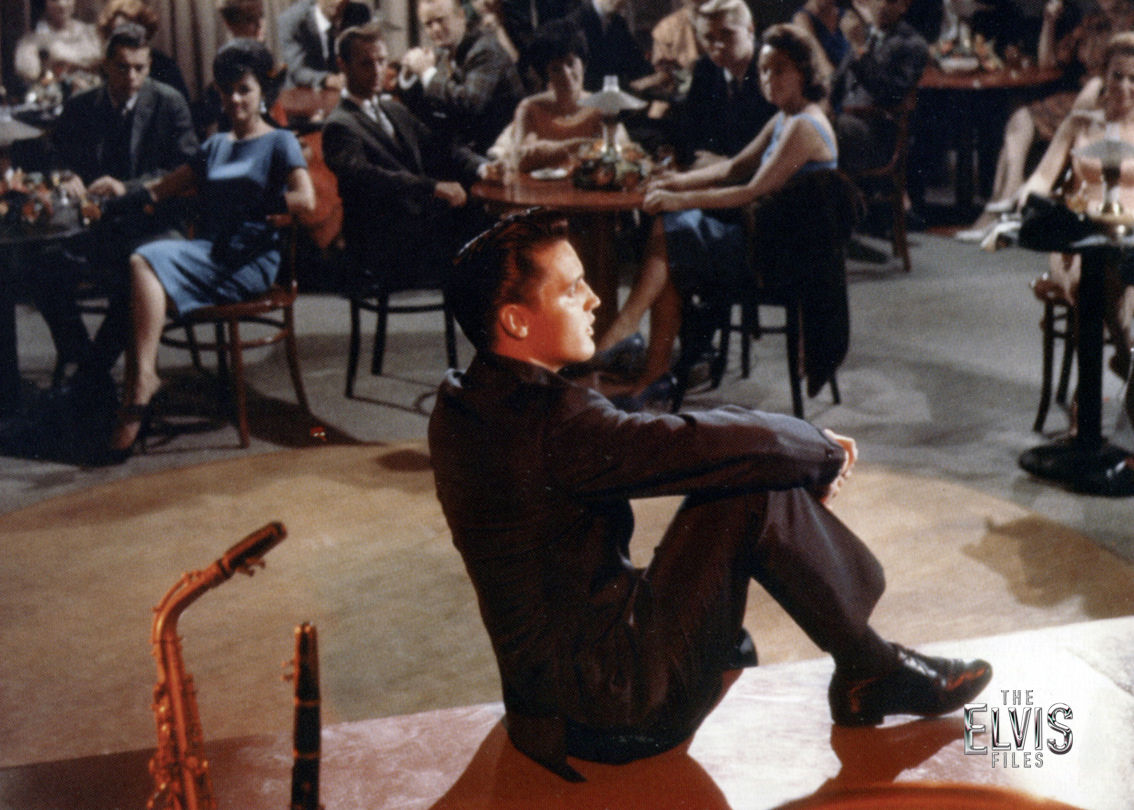 ELVIS EN UNA ESCENA DE "GIRLS, GIRLS, GIRLS"