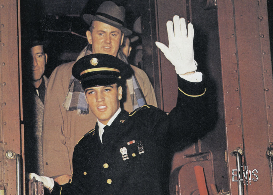 ELVIS EN SU REGRESO A MEMPHIS TRAS EL SERVICIO MILITAR