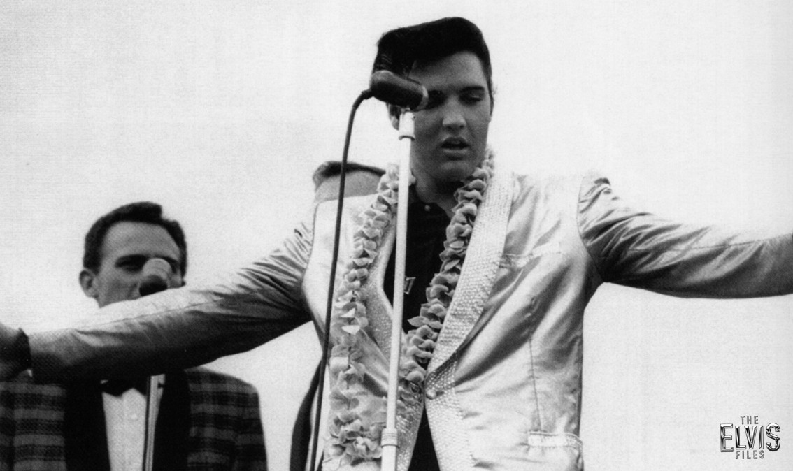 ELVIS EN CONCIERTO EN HAWAII